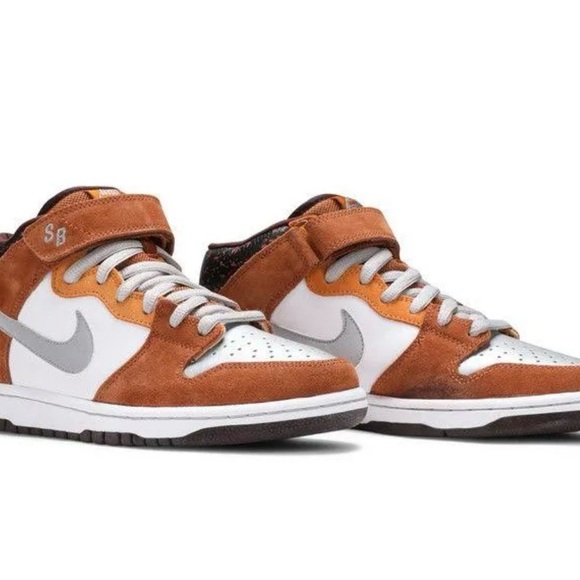 Nike Other - Nike SB Dunk Mid Fender Bass